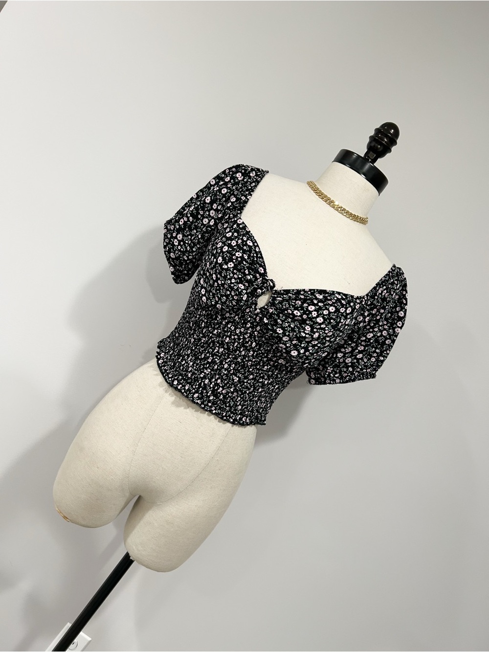 Love Tree Black Floral Puff-Sleeve Smocked Crop Top